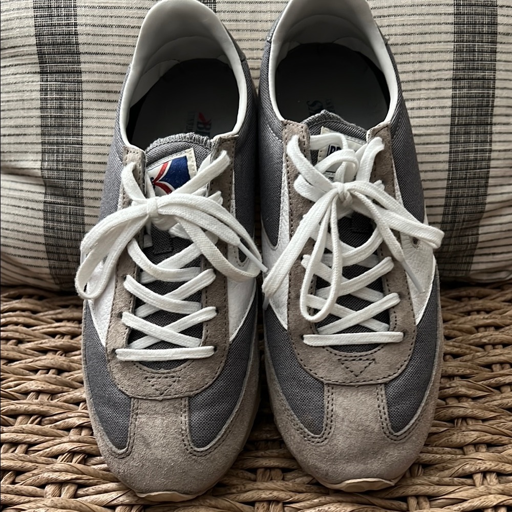Vintage Brooks Gray and White Women's Sneakers - Picture 3 of 12